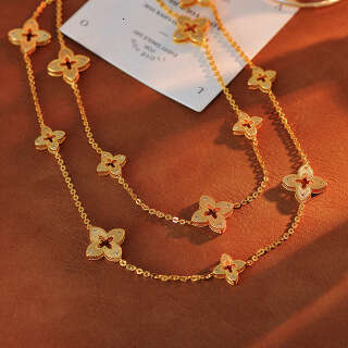 DHCollections Lucky Clover Necklace Bracelet Earrings Set Gold Plated Chain Jewelry Set for Women Lightweight Elegant Gift 3pcs