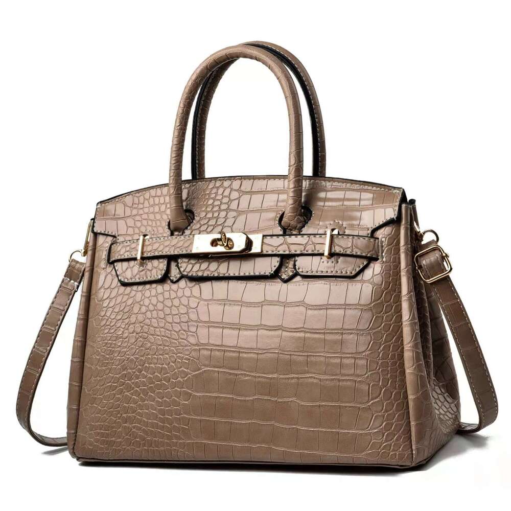 Crocodile Pattern 2024 New Fashionable Middle aged Women's Handheld Single Shoulder Crossbody Bag