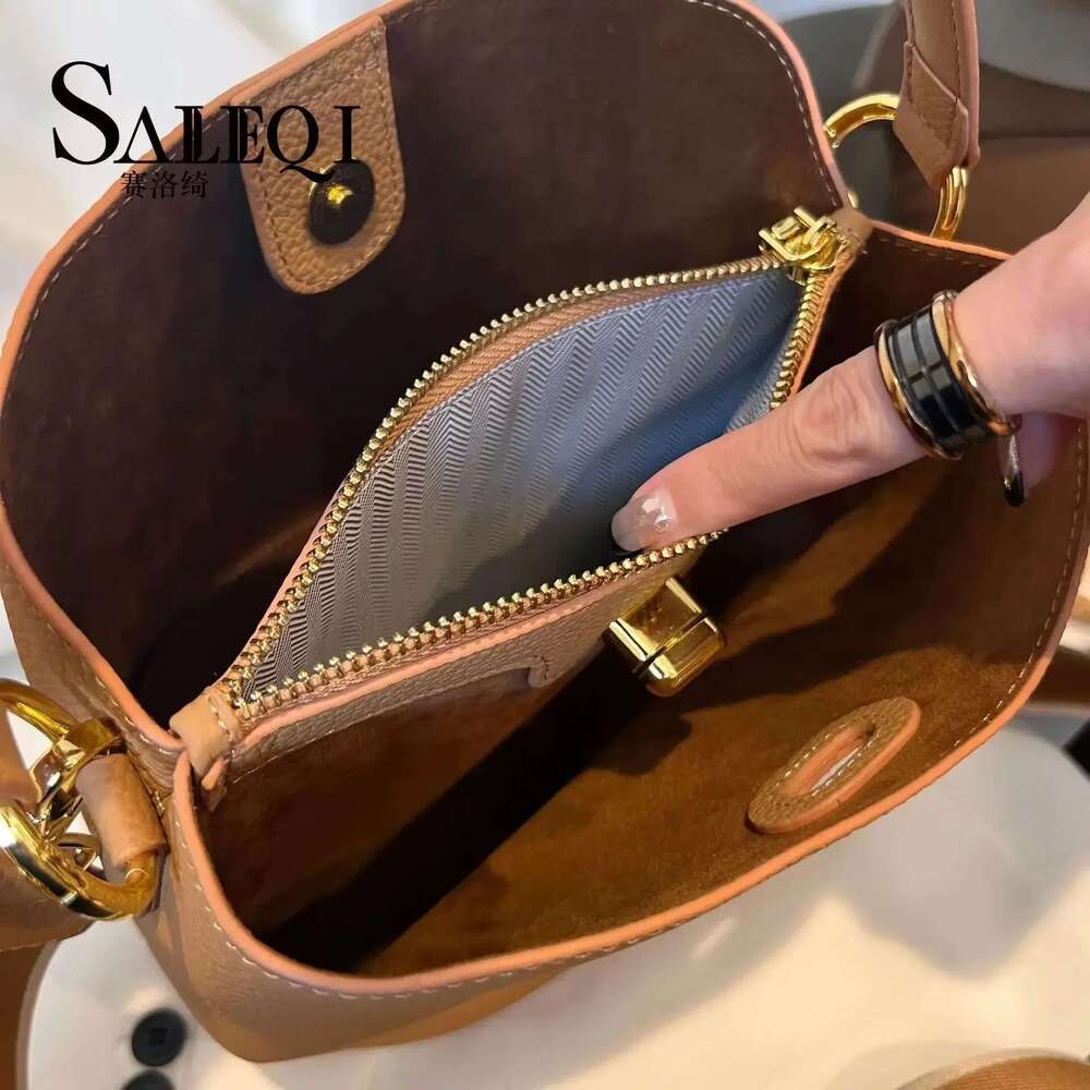 Genuine Leather New soft cowhide bucket wide shoulder straplarge capacity contrasting color handbag commuting women's bag