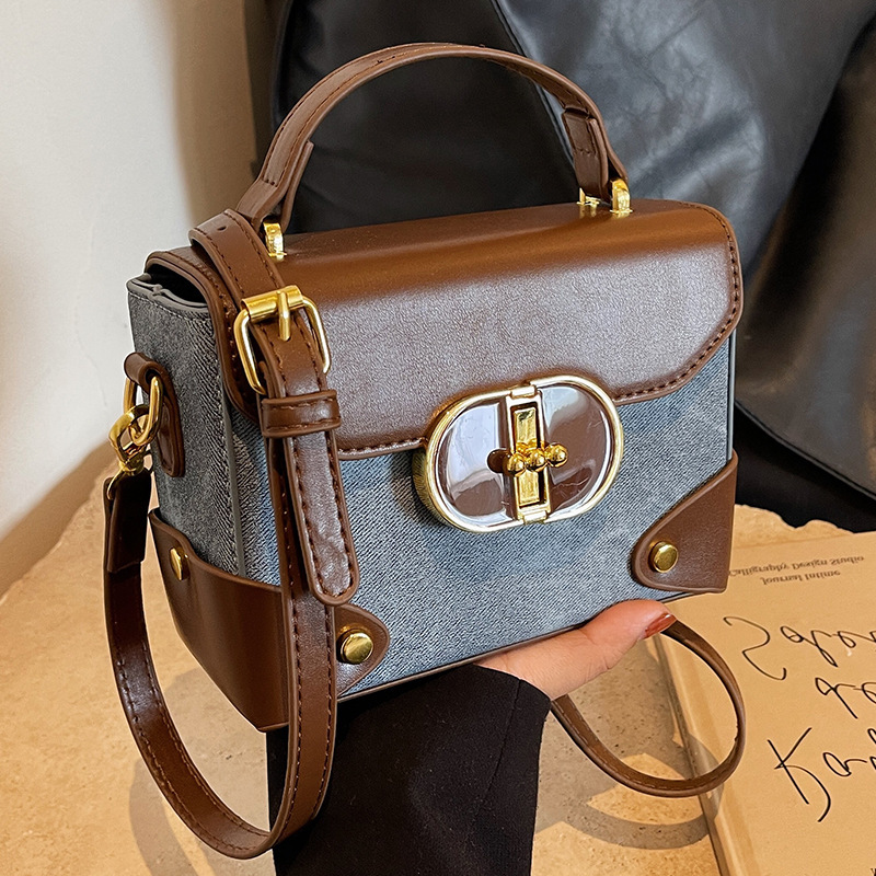 Hot-selling, free shipping 2025 Spring/Summer new versatile retro single-shoulder bag, commuting hand-held box, small square bag