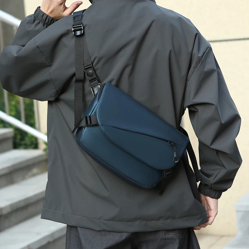Fashionable mens PU messenger bag casual and lightweight daily outdoor cross body bag shoulder bag 250427