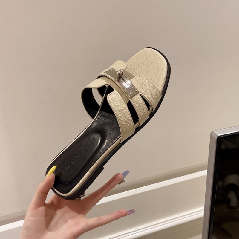 2025 Hot Selling Free Shipping New Designer Women Sandals Flat Sandals Silver Black White Grey Holiday Fact Casual Shoes