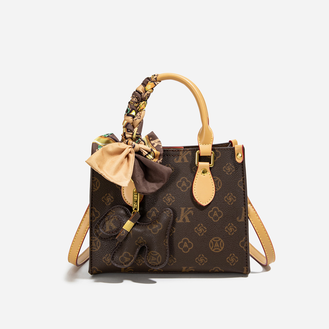 new hot Free shipping designer shoulder bag for women Versatile crossbody bag Luxury summer new outdoor designer bag