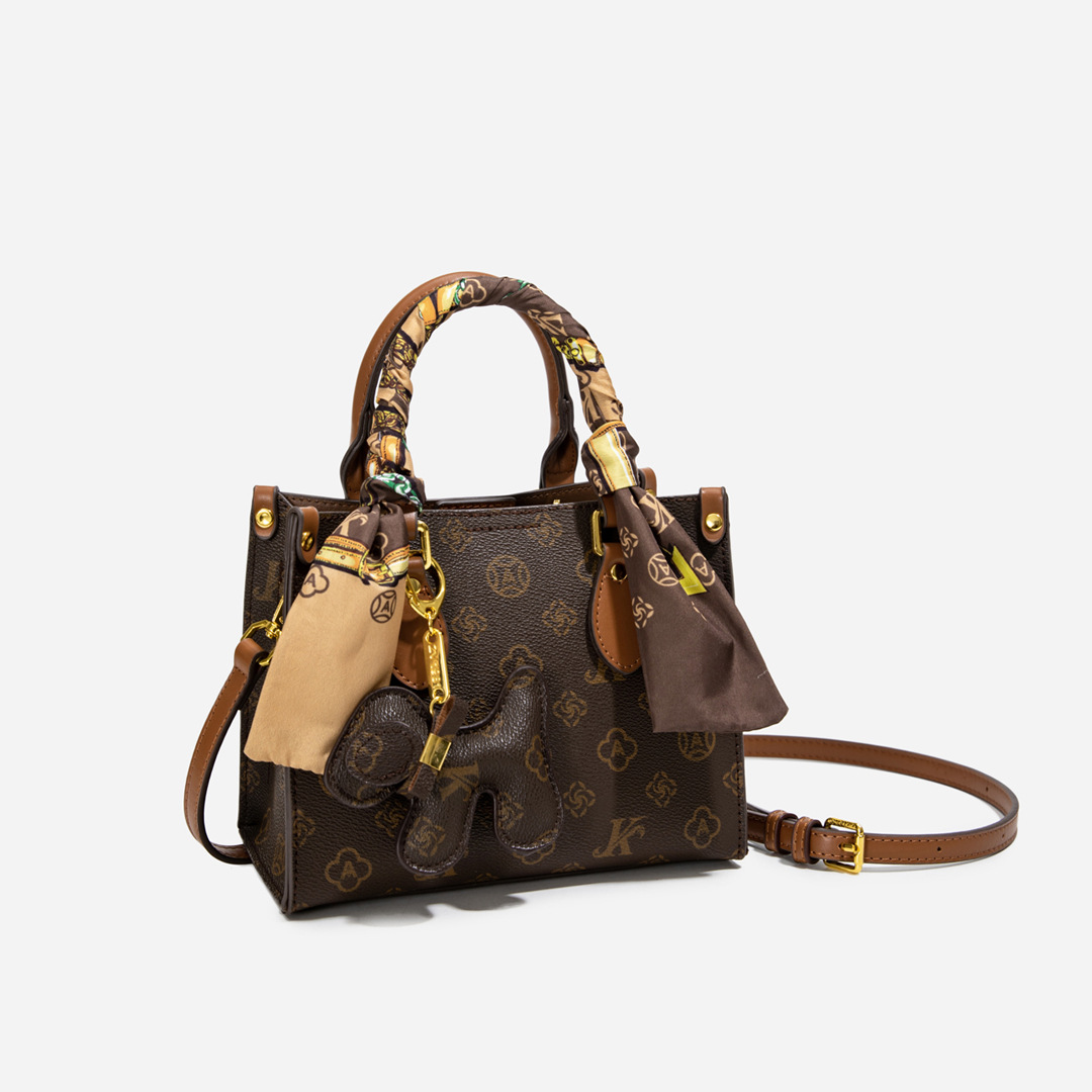 new hot Free shipping designer shoulder bag for women Versatile crossbody bag Luxury summer new outdoor designer bag