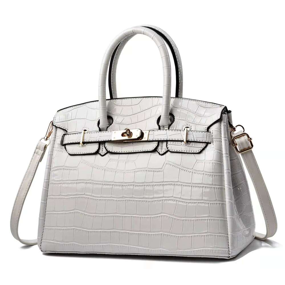 Crocodile Pattern 2024 New Fashionable Middle aged Women's Handheld Single Shoulder Crossbody Bag