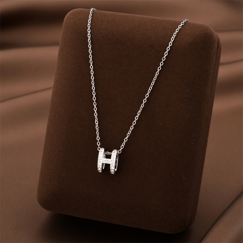 clover necklaces designer necklace moissanite chain jewelry American diamond necklace luxurious personality high-quality cross necklace high-end Cuban