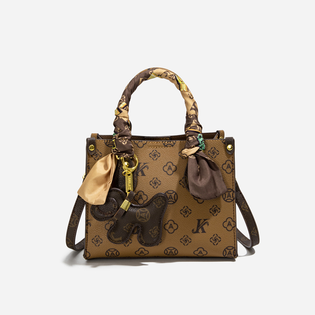 new hot Free shipping designer shoulder bag for women Versatile crossbody bag Luxury summer new outdoor designer bag