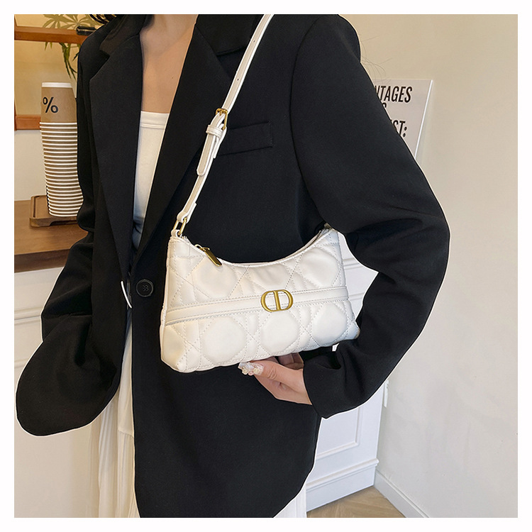 French high - end underarm bag for women New spring style Small square shoulder bag with diamond - shaped embroidered thread Versatile hand - held wom
