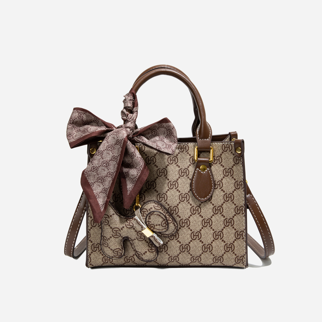 new hot Free shipping designer shoulder bag for women Versatile crossbody bag Luxury summer new outdoor designer bag