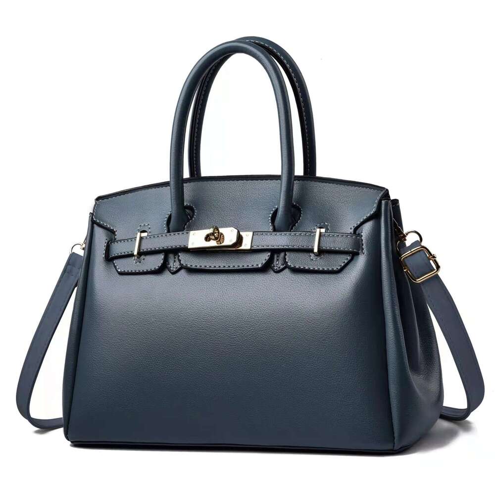 Crocodile Pattern 2024 New Fashionable Middle aged Women's Handheld Single Shoulder Crossbody Bag