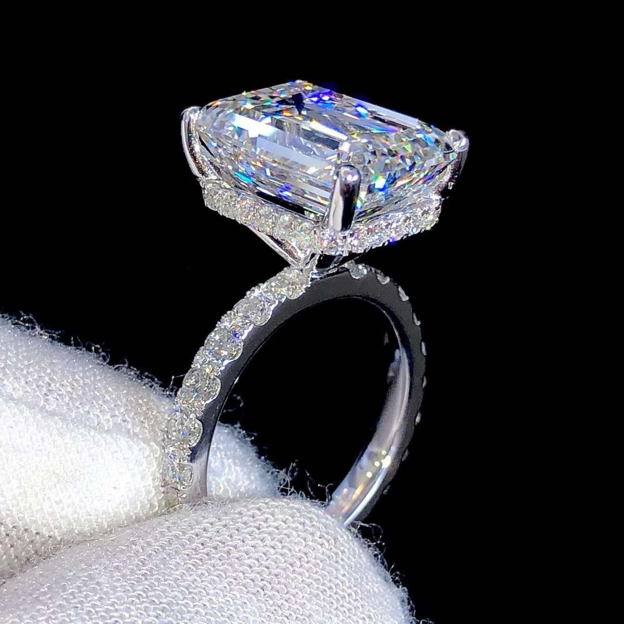 High Quality 325ct LabGrown Emerald Cut Diamond Ring 14K White Gold Engagement Wedding Jewelry Round Cut Band