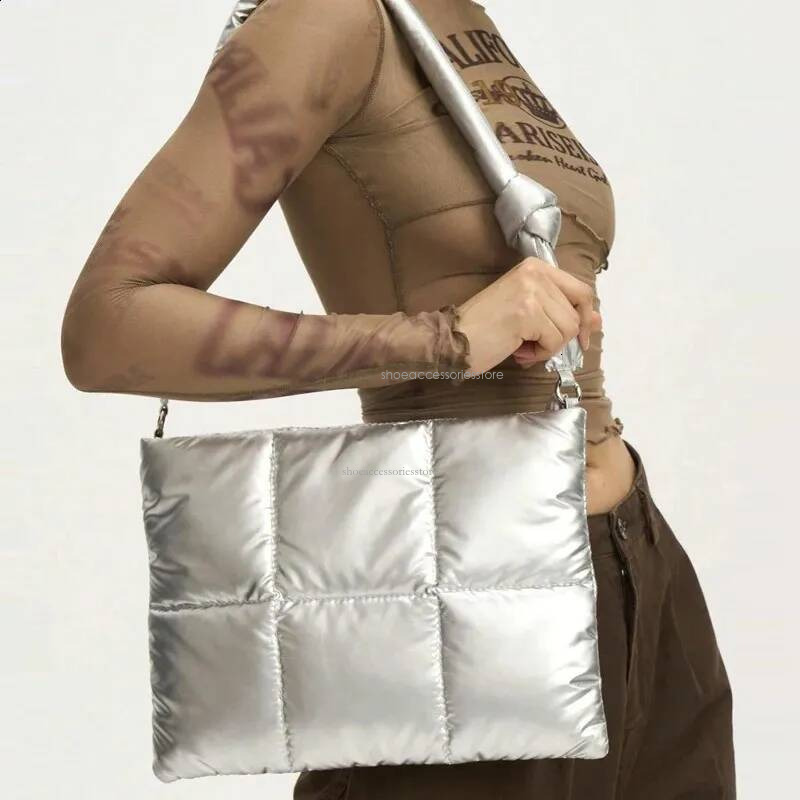 2025 New Designer Bag Fashion Quilted Padded Women Shoulder Bags Sier Clutch Purse Casual Nylon Down Cotton 11 Inch Ipad Inner 14inch Laptop Bag