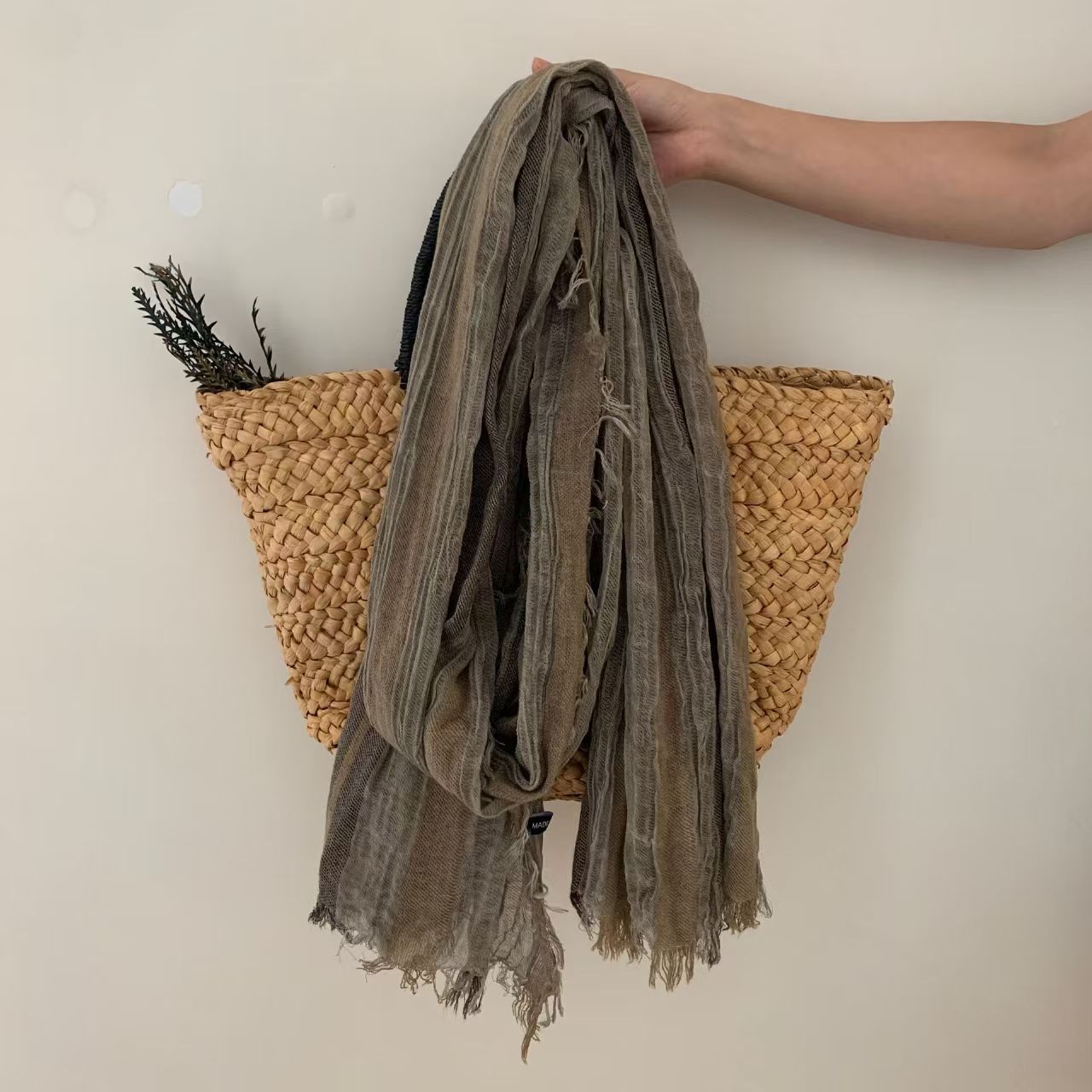 T617 literary retro solid color tie-dyed cotton and linen scarf female autumn and winter new soft cotton silk scarf shawl solid color gradient
