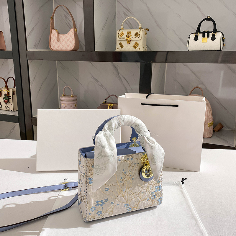 Minority Design Blue Embroidered Princess Bag 2025 New High-end Fashion Handbag