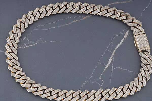 High Quality Legacy Iced Standard Moissanite Diamond Studded 18mm Raised Prong Set Cuban Chain for Mens Hop Fashion