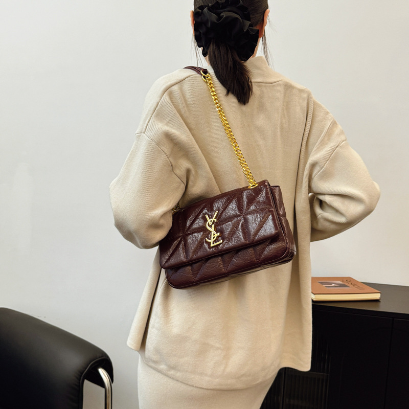The new bag small fragrance wind chain fashion everything commute armpit shoulder rhombus temperament crossbody bag