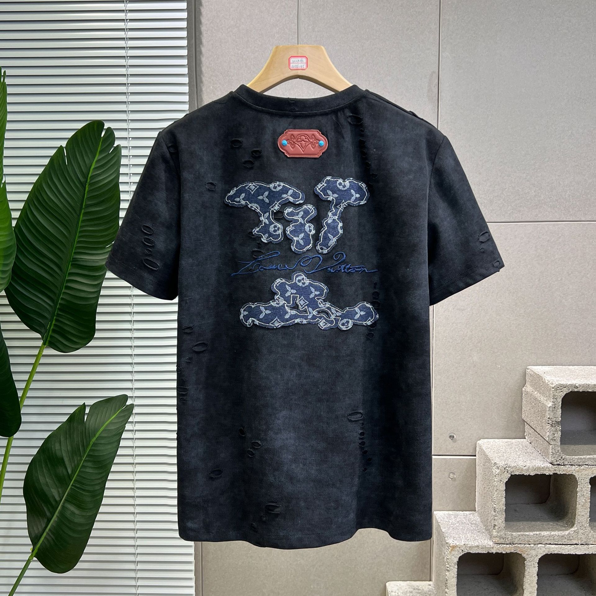 2025 New Men's T-shirt Designer Cotton Fashionable Letter Sticker Fabric With Holes To Make Old Loose Short Sleeved Top Street Trend Half Sleeved