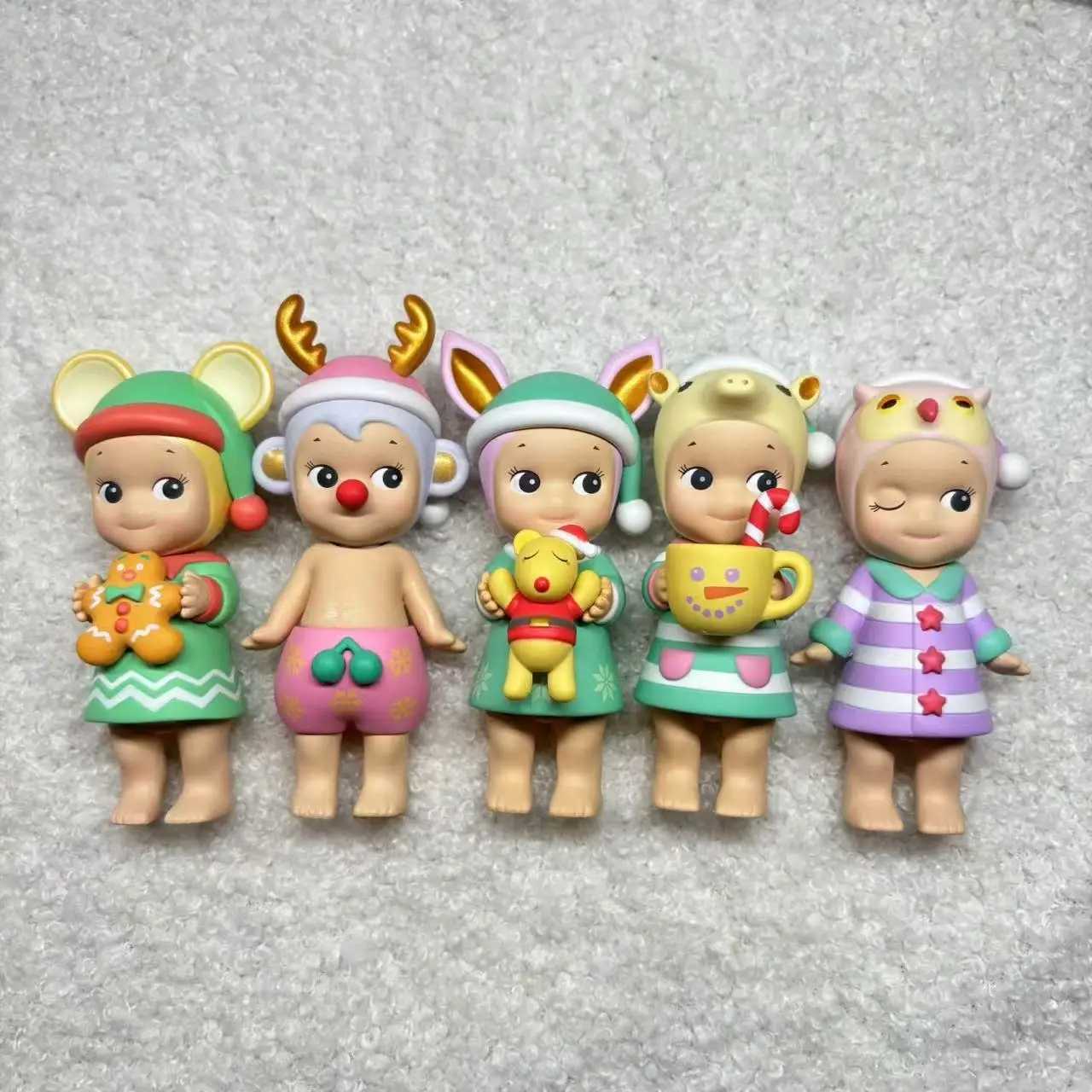 Mini characters are sold as a mystery box toy to girls as a set of blind boxes without boxes or bags Z250504