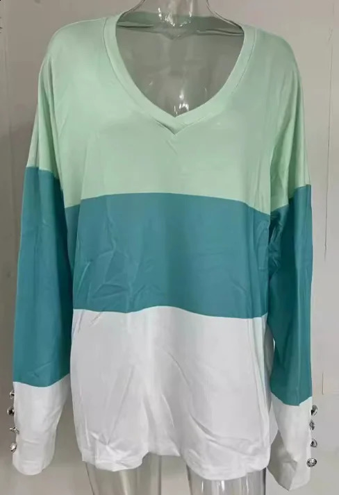 2024 European and American largesize stitched color long sleeved screw button Vneck automatic winter top 250430Z