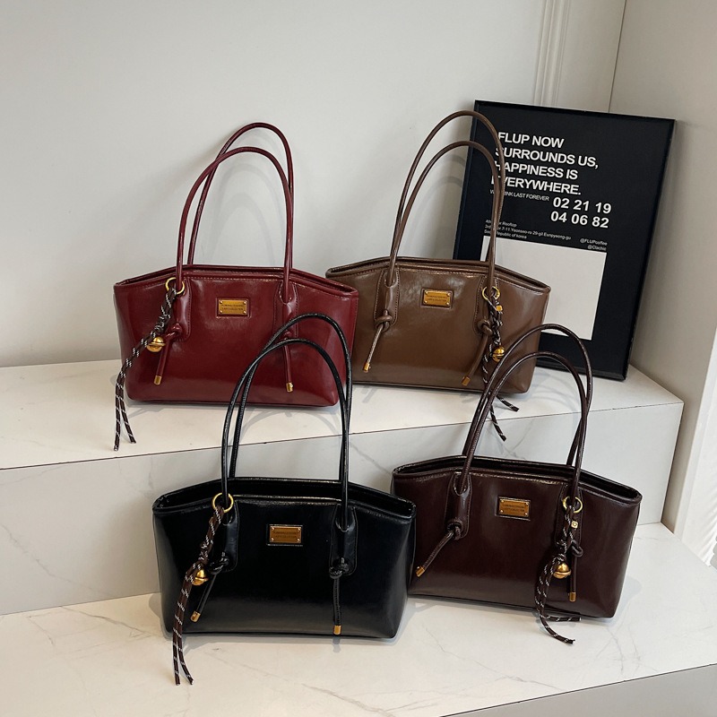 Versatile Large-Capacity Womans Shoulder & Tote Bag for Daily Use