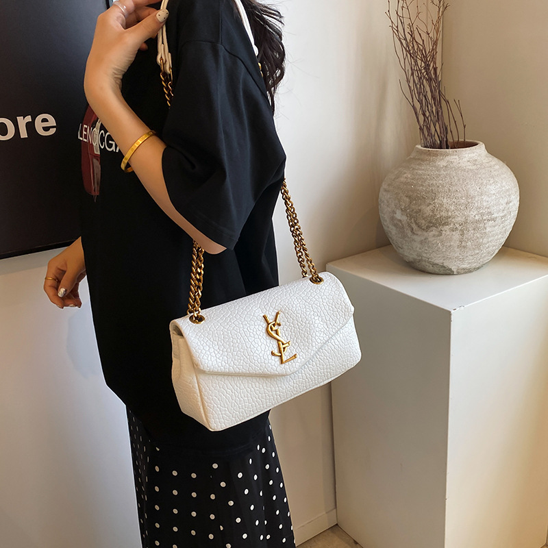 Carry small square bag women's new chain shoulder crossbody bag fashion armpit cloud bag 2025s hot