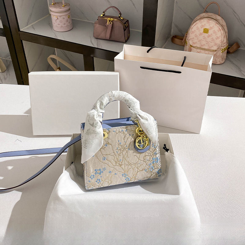 Minority Design Blue Embroidered Princess Bag 2025 New High-end Fashion Handbag
