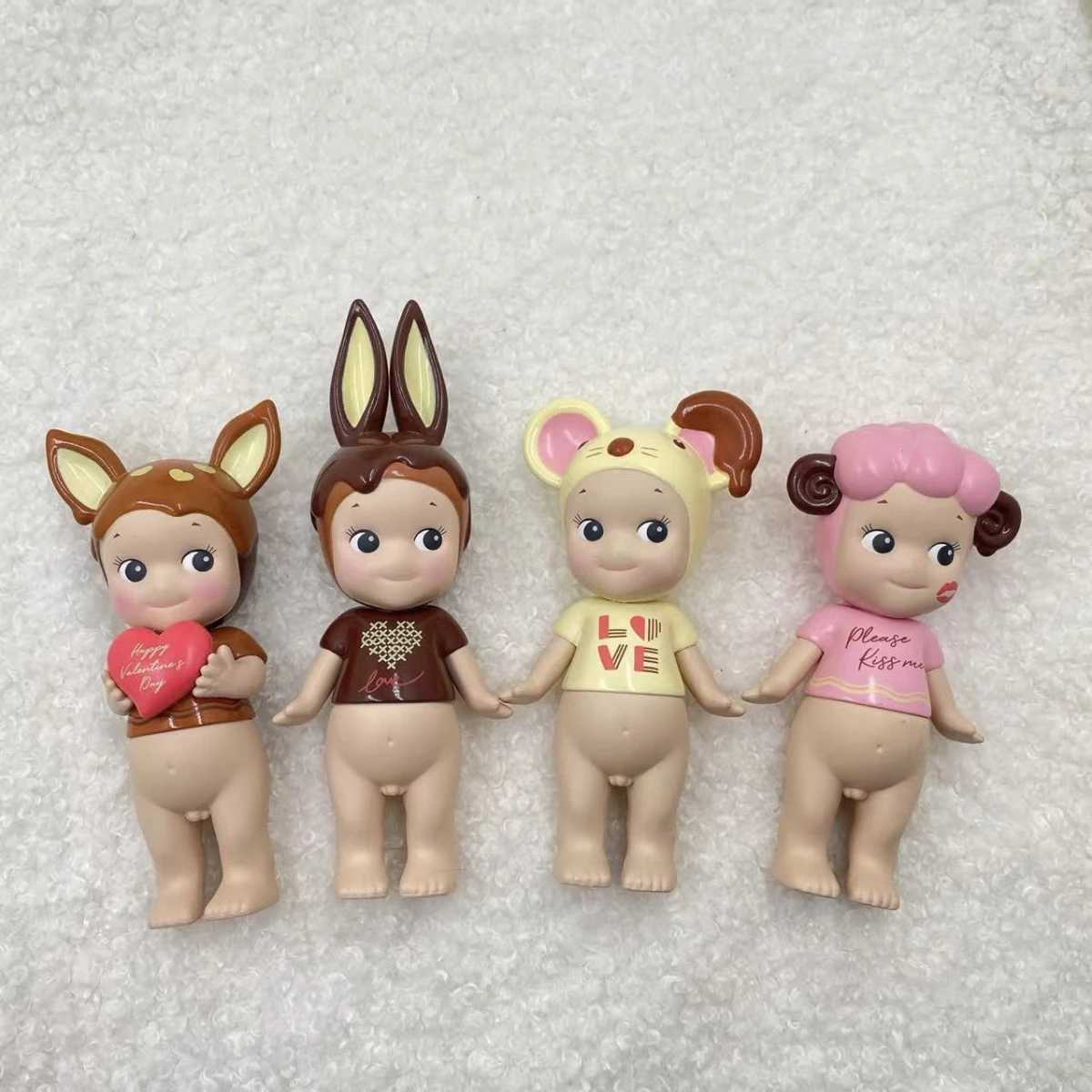 Mini characters are sold as a mystery box toy to girls as a set of blind boxes without boxes or bags Z250504