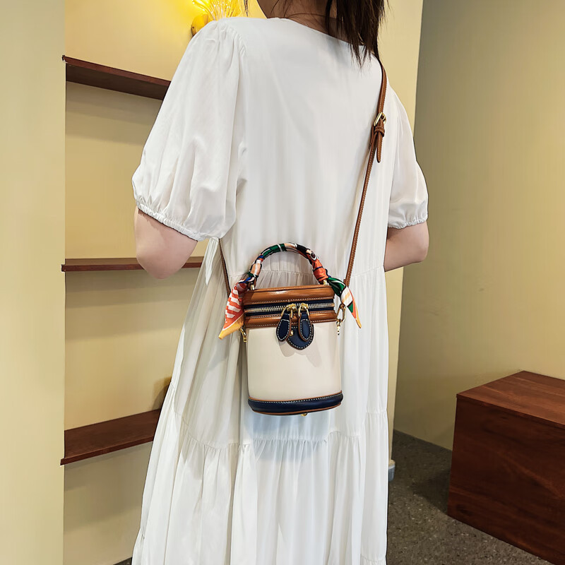 New hot selling niche designer designed cylindrical bag, retro and fashionable hand-held crossbody bucket bag, women's free shipping