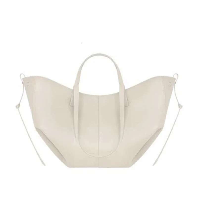 Elegant Classic Style Large Capacity Wing Crossbody Handbag Retro European American Niche Bucket Armpit Tote Bag Fashion