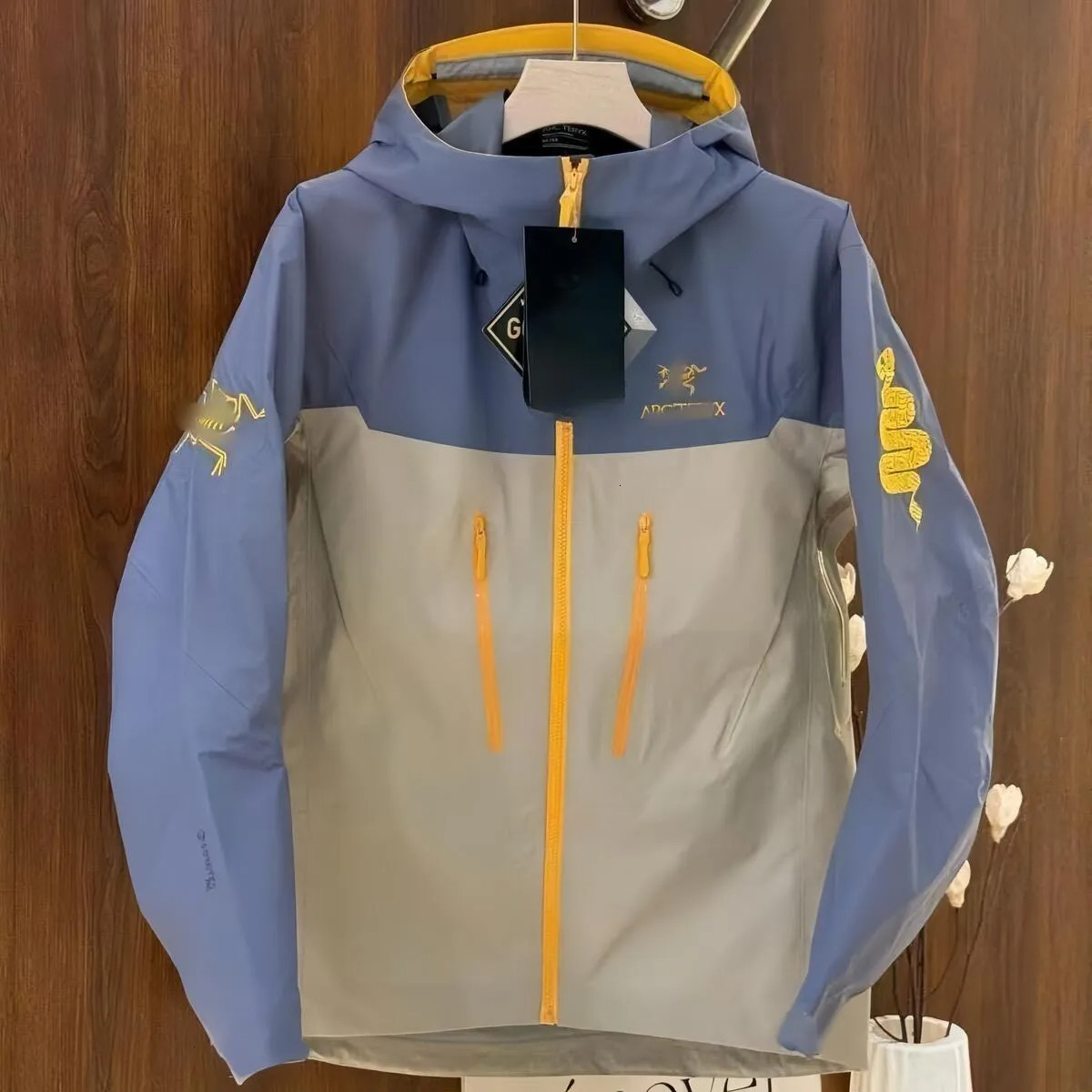 women jackets Designer Jacket Mens Bone Bird Printed Outdoor Sport Windproof And Waterproof Breathable women jackets Ancestor Arcteryxlys Jacket 6B8