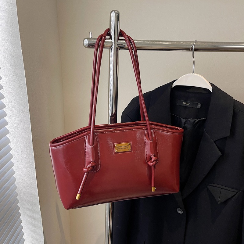 Versatile Large-Capacity Womans Shoulder & Tote Bag for Daily Use