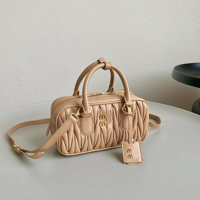 Designer Bag 2025 Women's fashionable and luxurious bowling small bag, high-quality Boston handbag, letter crossbody bag for women's dates and outings