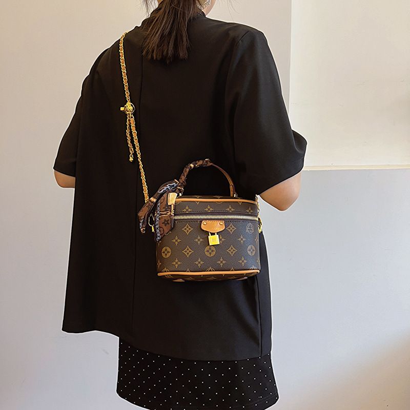 lvs Free shipping Designer Bag Luxury Shoulder Bag For Womans Casual Handbag Chain Messenger Bag Woman Crossbody Bucket Bag