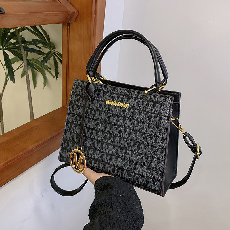 New fashionable and niche design bag, single-shoulder crossbody bag, Korean version hand-held Kelly bag