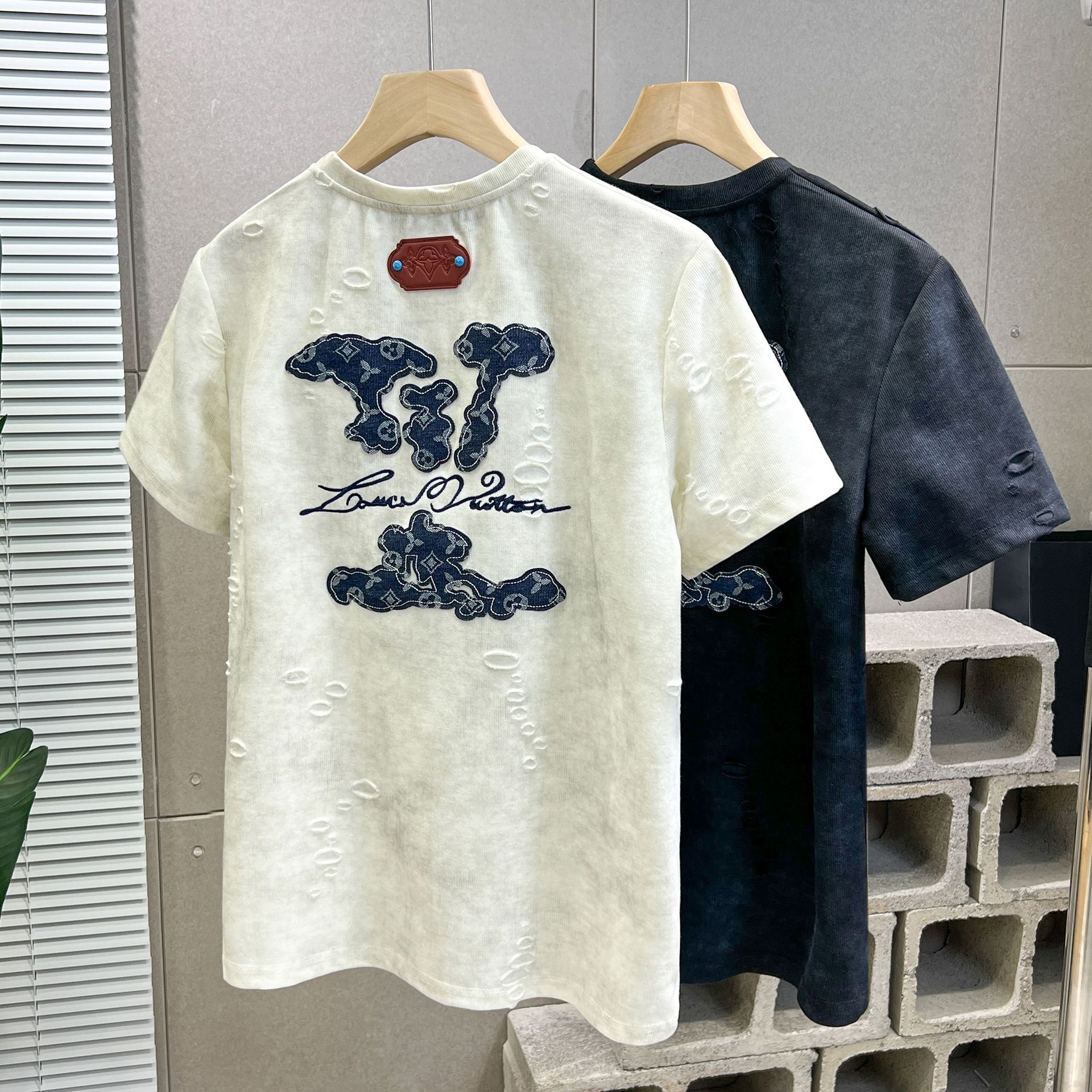 2025 New Men's T-shirt Designer Cotton Fashionable Letter Sticker Fabric With Holes To Make Old Loose Short Sleeved Top Street Trend Half Sleeved