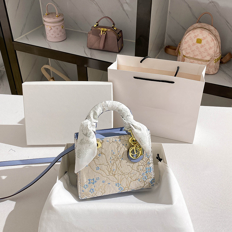 Minority Design Blue Embroidered Princess Bag 2025 New High-end Fashion Handbag