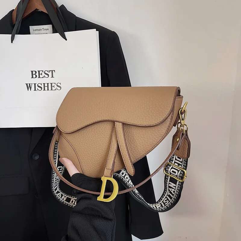 Fashionable Trendy Women's Saddle with Armpit Strap, 2025 Cross-border New Design, Exclusive and Casual Single Bag