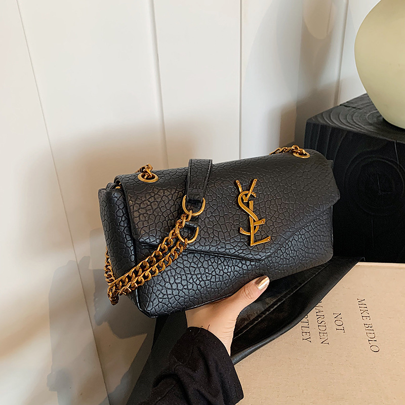 Carry small square bag women's new chain shoulder crossbody bag fashion armpit cloud bag 2025s hot