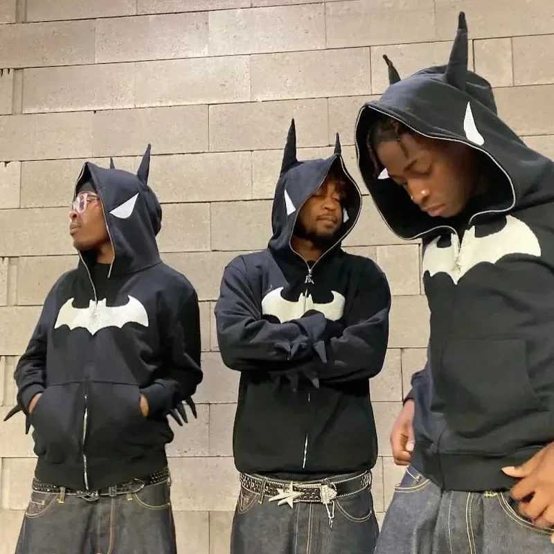 Y2K Zipper Hoodie Gothic Embroidered Bat Anime Hoodie Hip Hop Mens Oversized Sweater Harajuku Rock Fashion Street Top X2505041