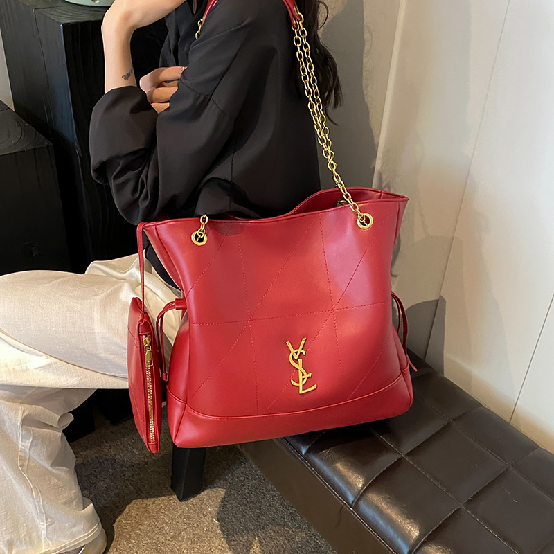 The new large capacity rhombus chain bag small all kinds of shoulder bag commuting simple hand tote bag