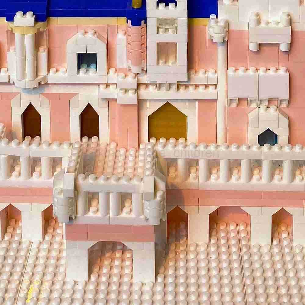 Disney KNEW BUILT Gift Pink Castle Model Kits Toys Microblock Building Blocks for Adults Princess Kids Castles Architecture Set Bricks W250504