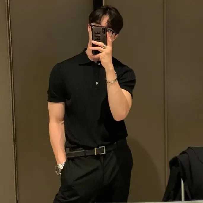 2025 new mens fashion striped V-neck polo shirt lightweight luxury knitted T-shirt casual slim fit short sleeved knitted shirt W250504