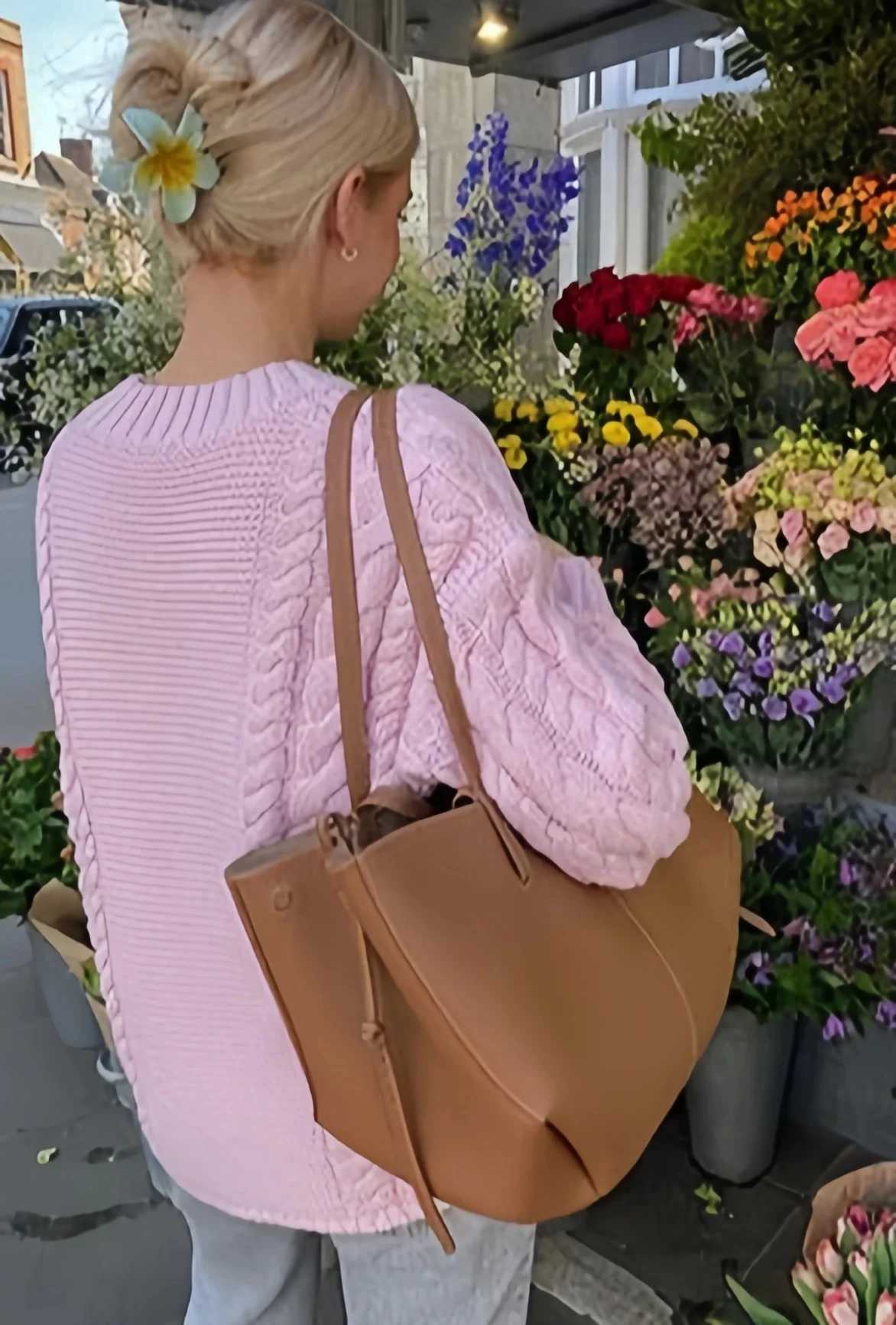 Large capacity wing bag ten font handbag retro European and American niche bucket arm pit handbag fashionable elegant classic styleW250504