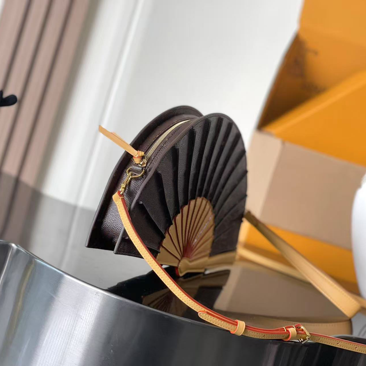 Clutch Bag Crossbody Fashion Casual Luxury Designer Top Handbag Bag Purse Pouch M14804 Top quality Fan Bag womens Shoulder Bag