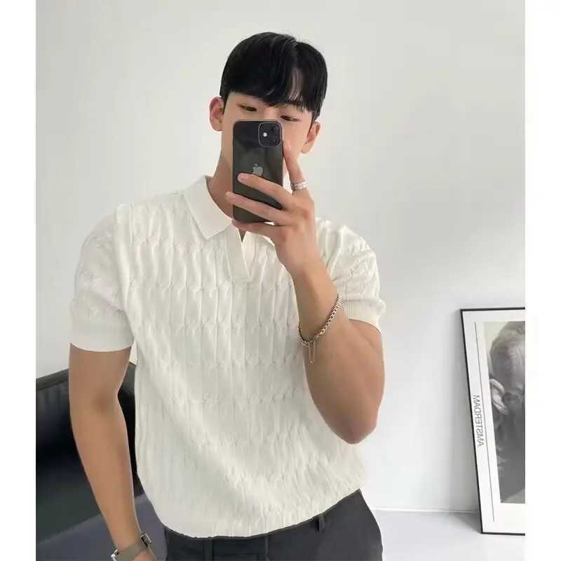 2025 new mens fashion striped V-neck polo shirt lightweight luxury knitted T-shirt casual slim fit short sleeved knitted shirt W250504