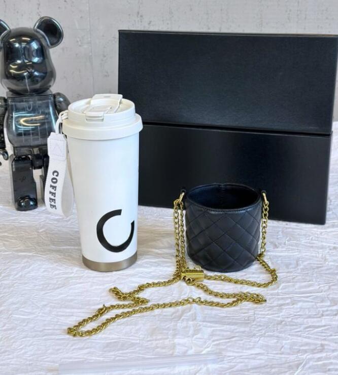 Fashion classic letter logo dual color Thermos cup high quality luxury straw direct drinking cup matte glossy design mugs with gold chain sheepskin protective cover