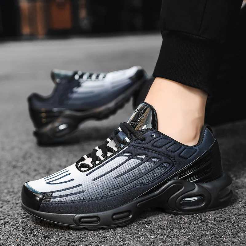 Fashionable hot selling mens sports shoes anti slip and anti odor professional tennis training shoes mesh fashion ultra light running shoesC250504