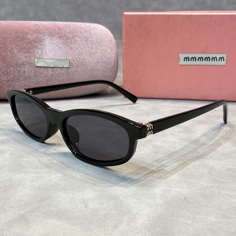 Designer women sunglasses classic fashion full frame letter sunglasses driving party leisure travel beach anti-ultraviolet UV400 sunglasses original gift box