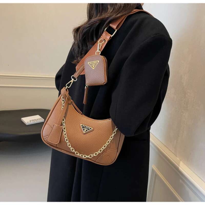Minimalist Chic Messenger Bag - Vintage-Inspired Crossbody Clutch With Solid Color Leather, Elegant Parisian Designer Tote