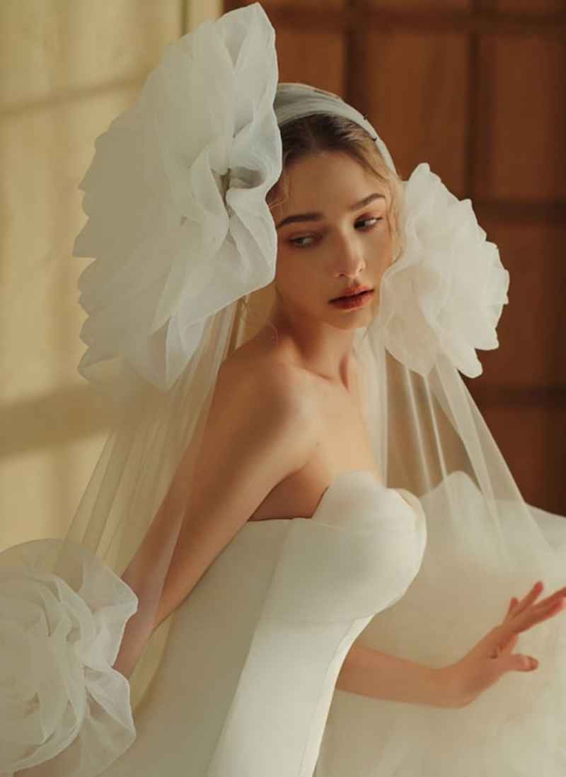 Elegant Wedding Veils Chapel Veils Headdress Women White Ivory Shine 3D-Flower Bridal Veil Tulle One-Layer Wedding Accessories Size Customized V3081